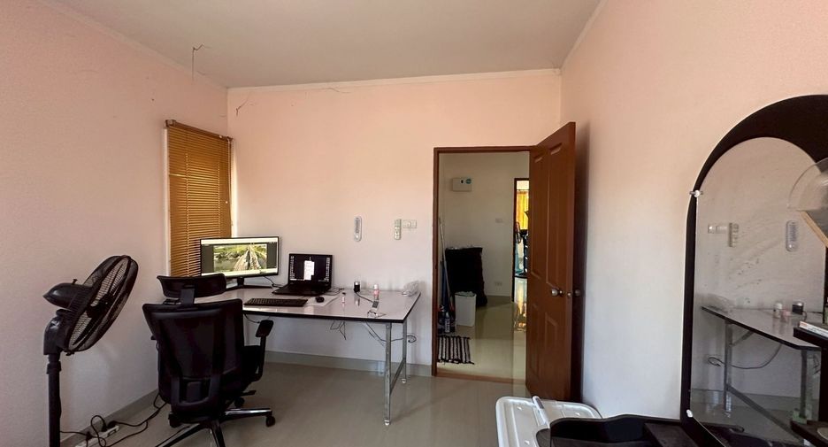 Casa en venta de 3 habitaciones en Pluak Daeng, Rayong