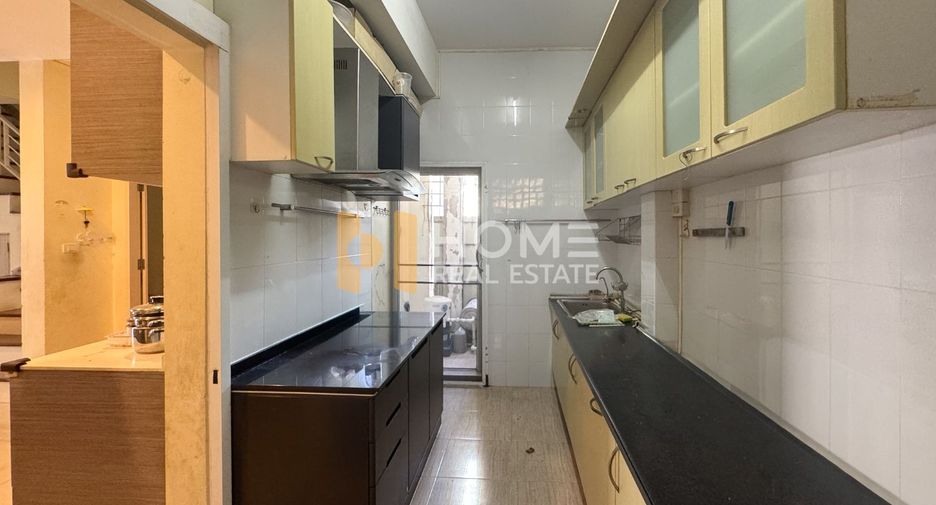 For sale 3 bedrooms townhouse in Prawet, Bangkok