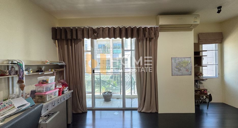 For sale 3 bedrooms townhouse in Prawet, Bangkok