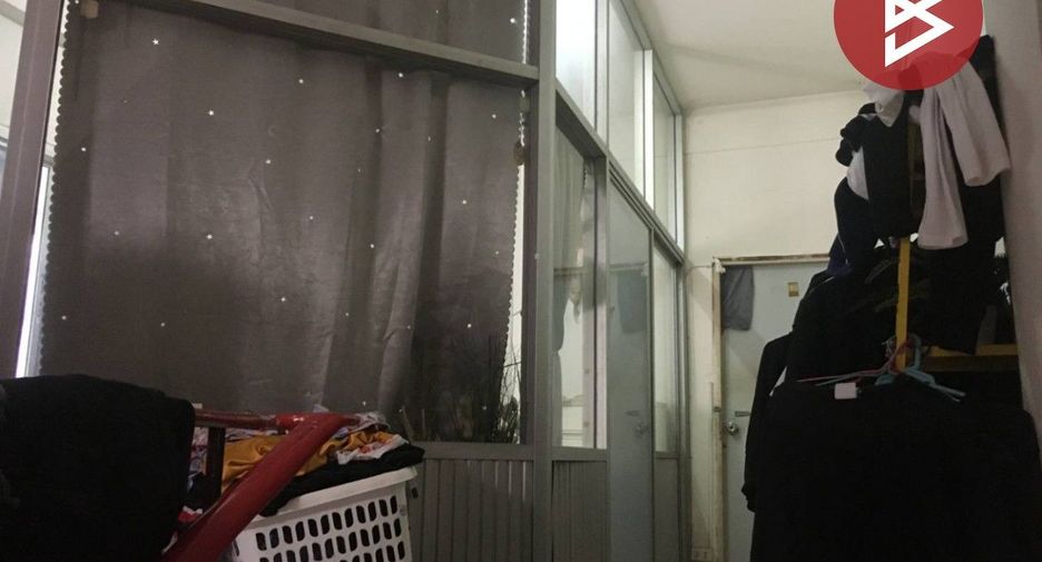 Продажа 4 спальни торговое помещение в Дин Даенг, Бангкок