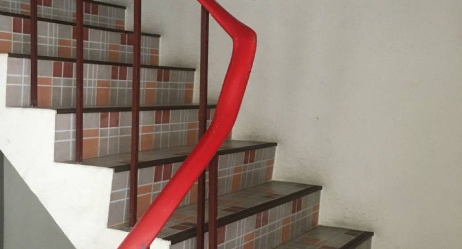 Продажа 4 спальни торговое помещение в Дин Даенг, Бангкок