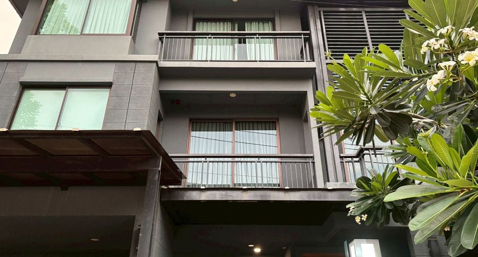 For sale 3 bedrooms house in Suan Luang, Bangkok