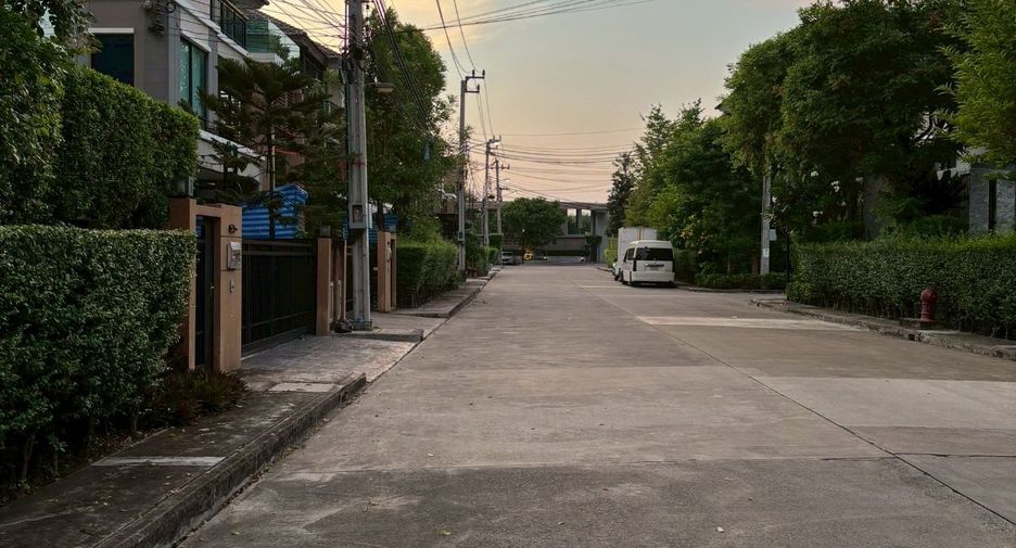 For sale 3 bedrooms house in Suan Luang, Bangkok