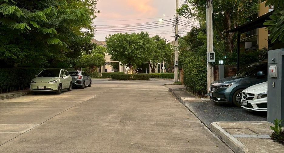For sale 3 bedrooms house in Suan Luang, Bangkok