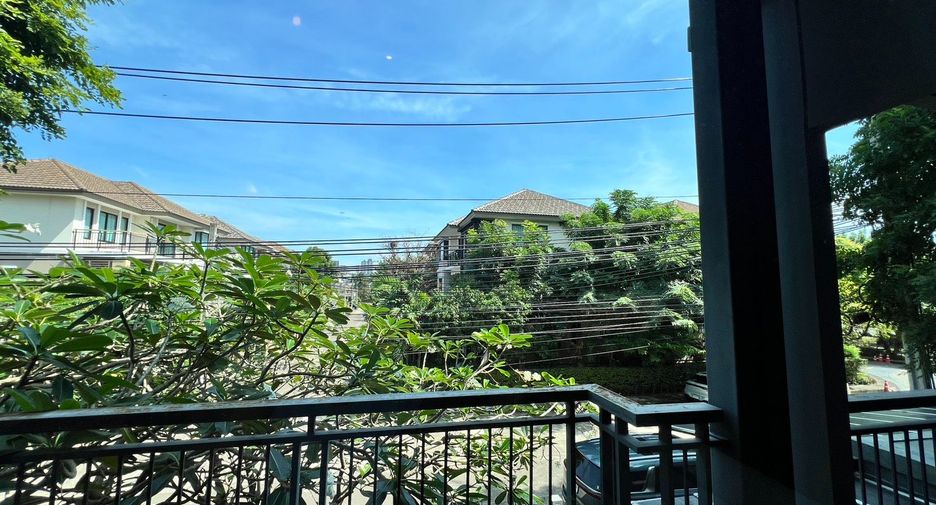 For sale 3 bedrooms house in Suan Luang, Bangkok