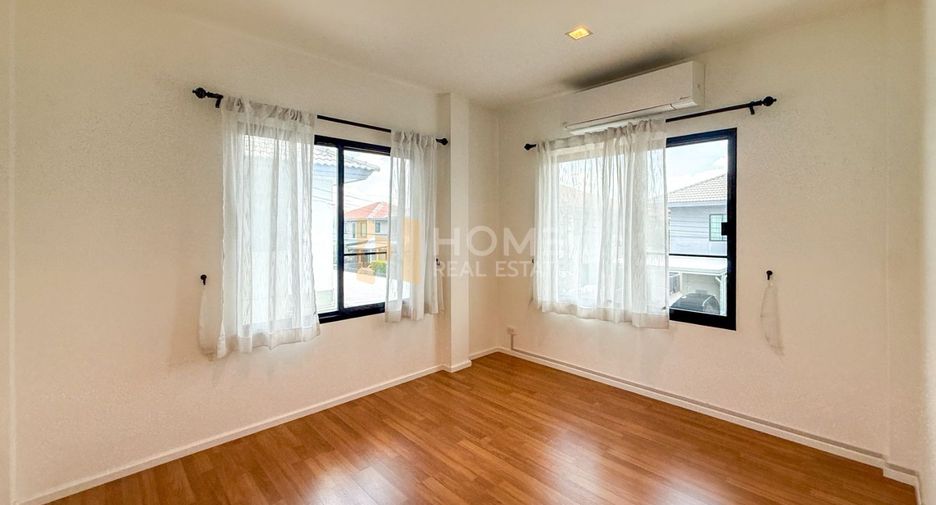 For sale 4 bedrooms house in Lat Krabang, Bangkok