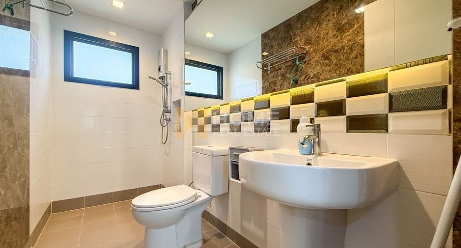 For sale 4 bedrooms house in Lat Krabang, Bangkok