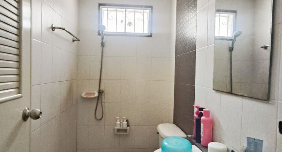 For sale 2 ベッドルーム townhouse in Mueang Chon Buri, Chonburi