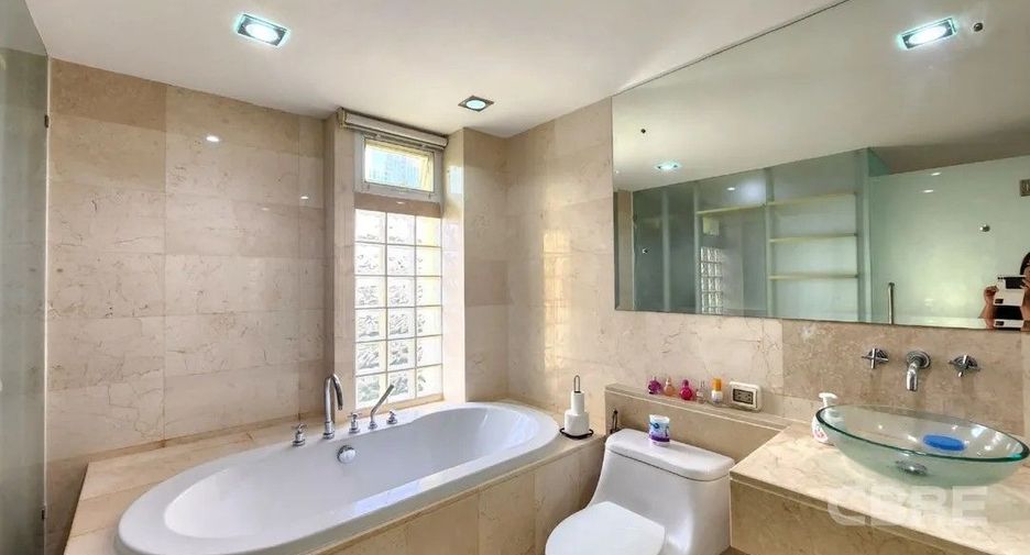 For sale 2 bedrooms condo in Khlong Toei, Bangkok