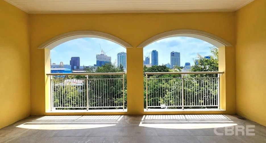 For sale 2 bedrooms condo in Khlong Toei, Bangkok
