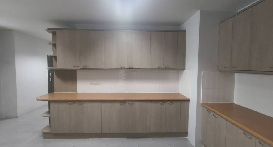 ขาย 3 ห้องนอน คอนโด ใน คลองเตย, กรุงเทพฯ