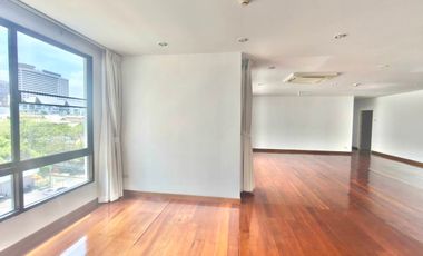 For sale 3 bedrooms condo in Khlong Toei, Bangkok