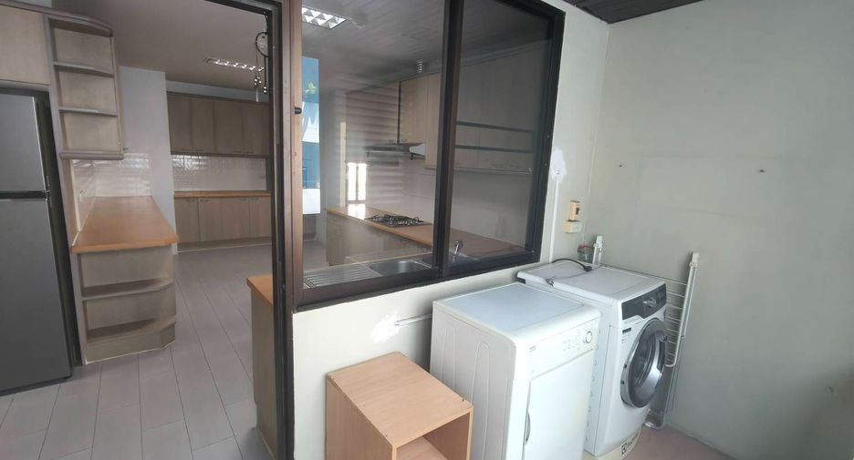 ขาย 3 ห้องนอน คอนโด ใน คลองเตย, กรุงเทพฯ