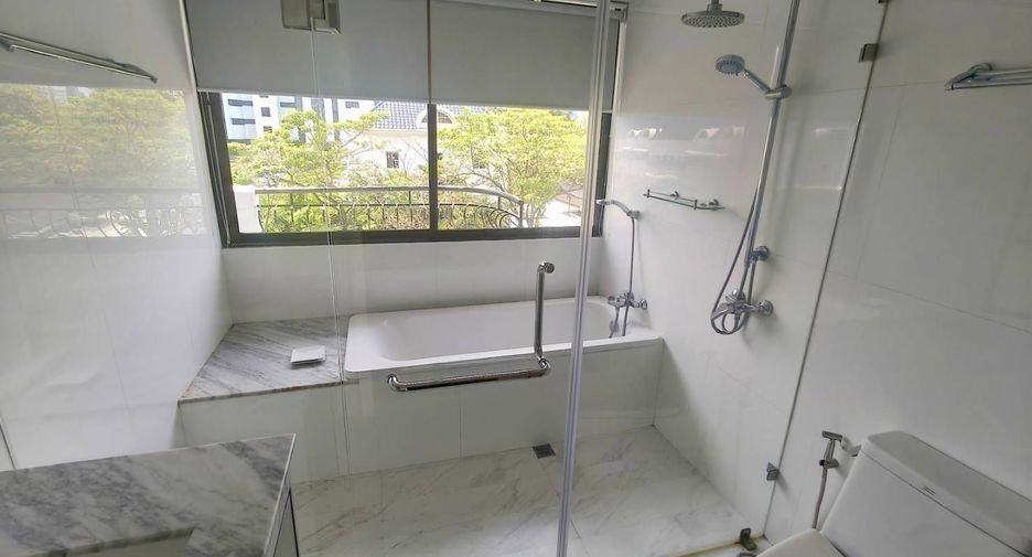ขาย 3 ห้องนอน คอนโด ใน คลองเตย, กรุงเทพฯ