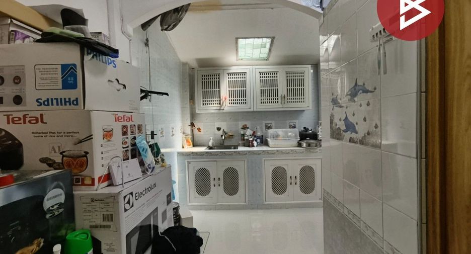 For sale 2 bedrooms townhouse in Mueang Samut Prakan, Samut Prakan