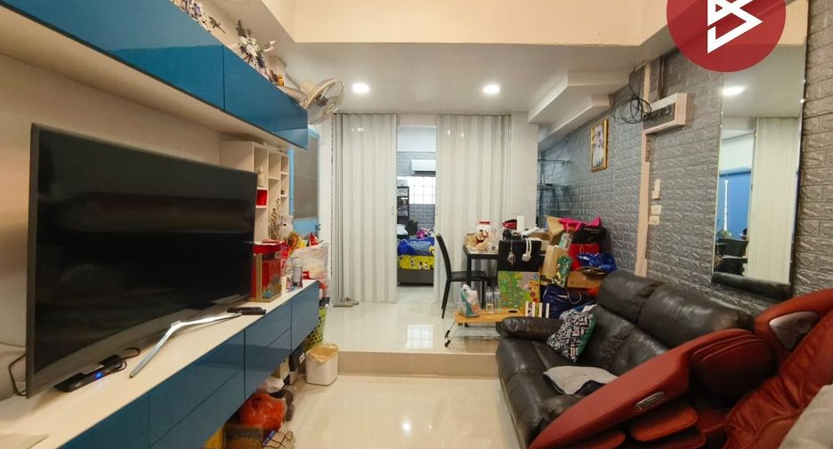 For sale 2 bedrooms townhouse in Mueang Samut Prakan, Samut Prakan