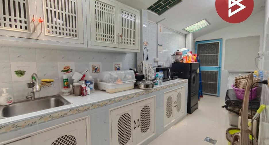 For sale 2 bedrooms townhouse in Mueang Samut Prakan, Samut Prakan
