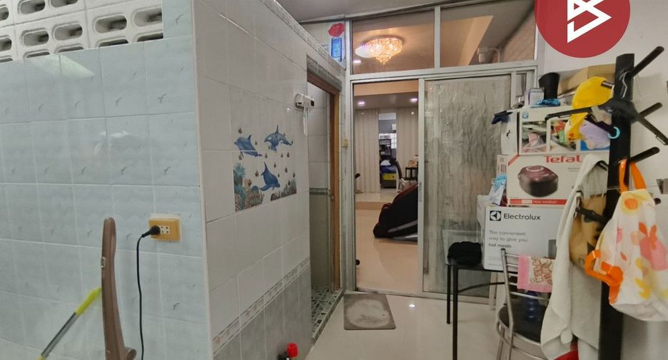For sale 2 bedrooms townhouse in Mueang Samut Prakan, Samut Prakan