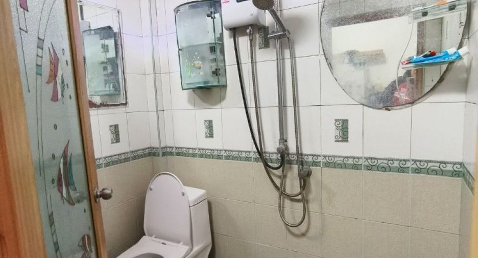For sale 2 bedrooms townhouse in Mueang Samut Prakan, Samut Prakan