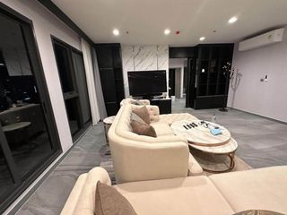 Condo en venta de 2 habitaciones en Huai Khwang, Bangkok
