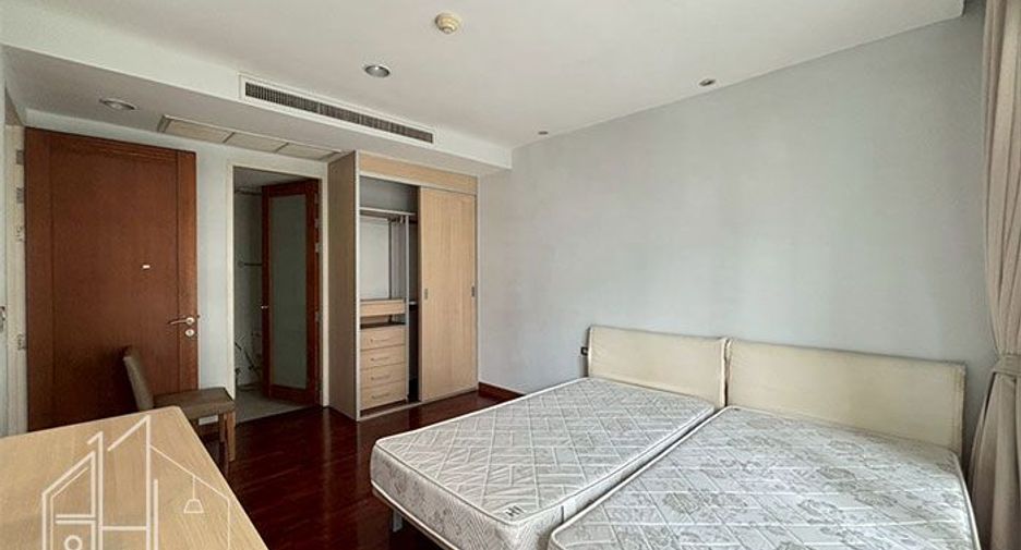For rent 3 bedrooms condo in Khlong Toei, Bangkok