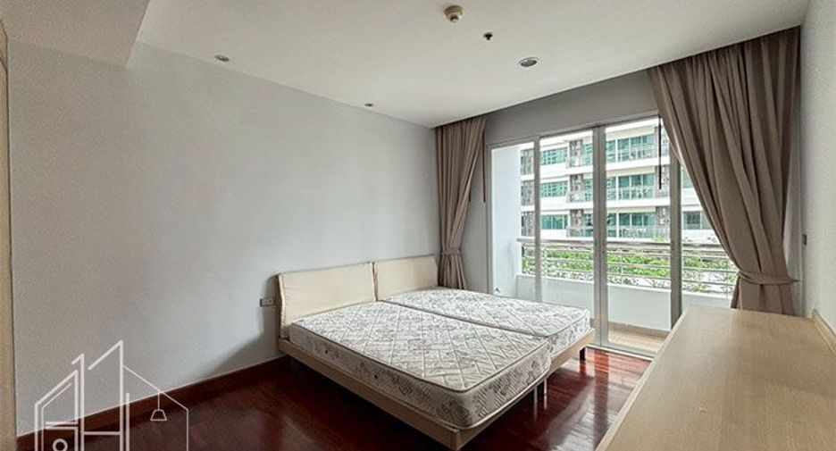 For rent 3 bedrooms condo in Khlong Toei, Bangkok