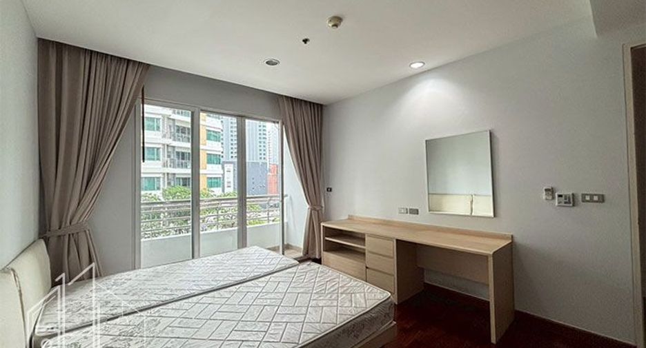 For rent 3 bedrooms condo in Khlong Toei, Bangkok