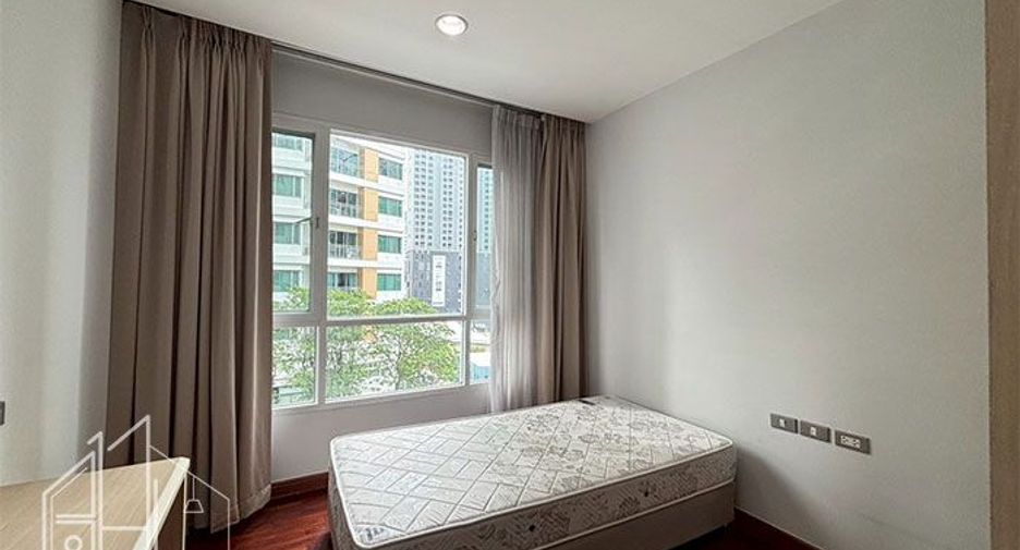 For rent 3 bedrooms condo in Khlong Toei, Bangkok