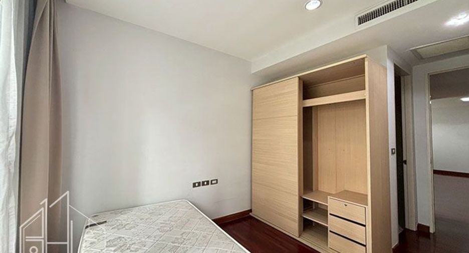 For rent 3 bedrooms condo in Khlong Toei, Bangkok