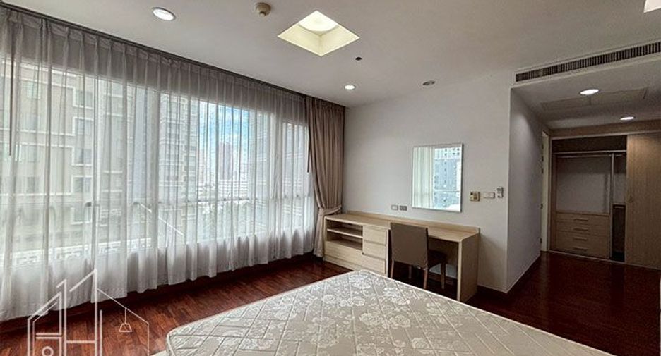 For rent 3 bedrooms condo in Khlong Toei, Bangkok