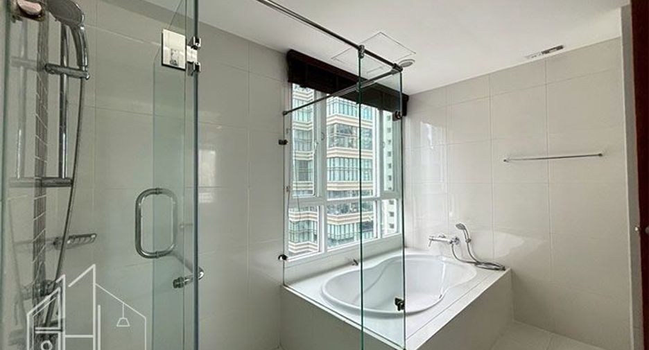 For rent 3 bedrooms condo in Khlong Toei, Bangkok