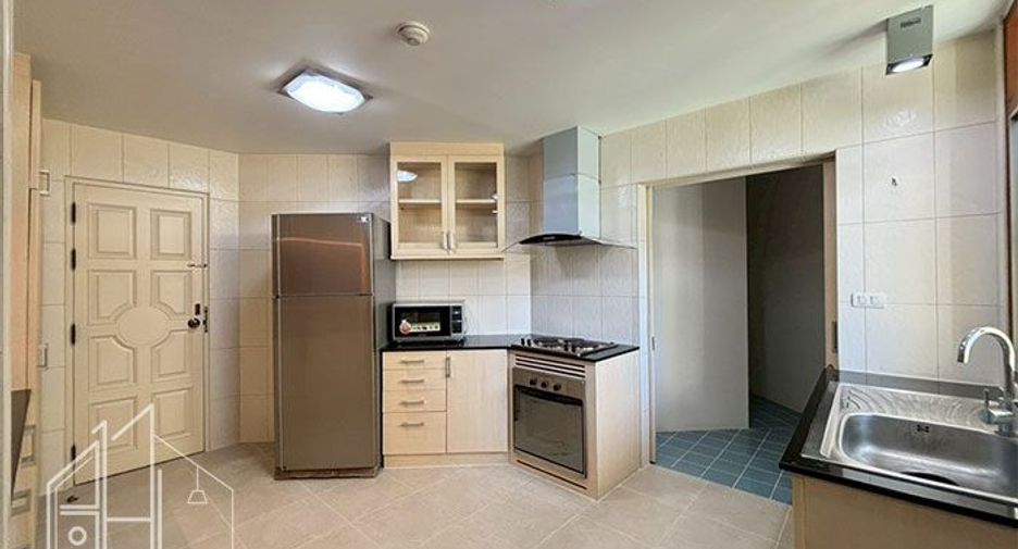 Condo en alquiler de 3 habitaciones en Khlong Toei, Bangkok