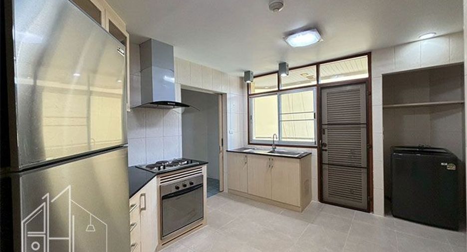 Condo en alquiler de 3 habitaciones en Khlong Toei, Bangkok