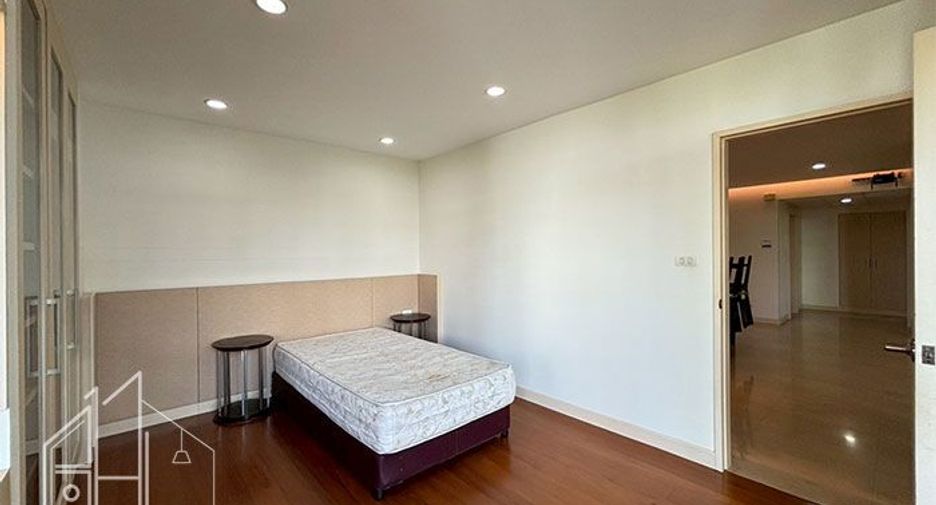 Condo en alquiler de 3 habitaciones en Khlong Toei, Bangkok
