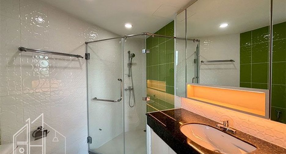 Condo en alquiler de 3 habitaciones en Khlong Toei, Bangkok