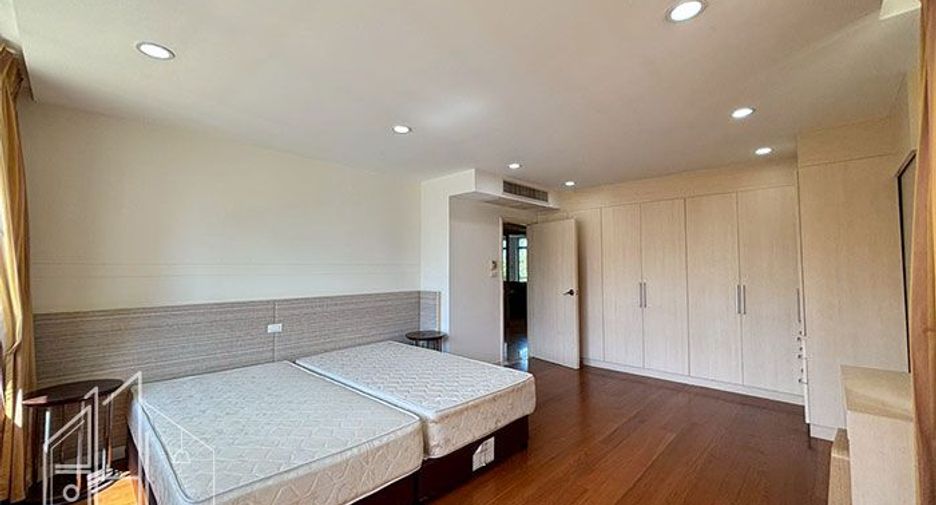 Condo en alquiler de 3 habitaciones en Khlong Toei, Bangkok