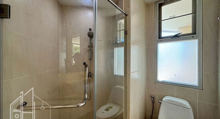 Condo en alquiler de 3 habitaciones en Khlong Toei, Bangkok