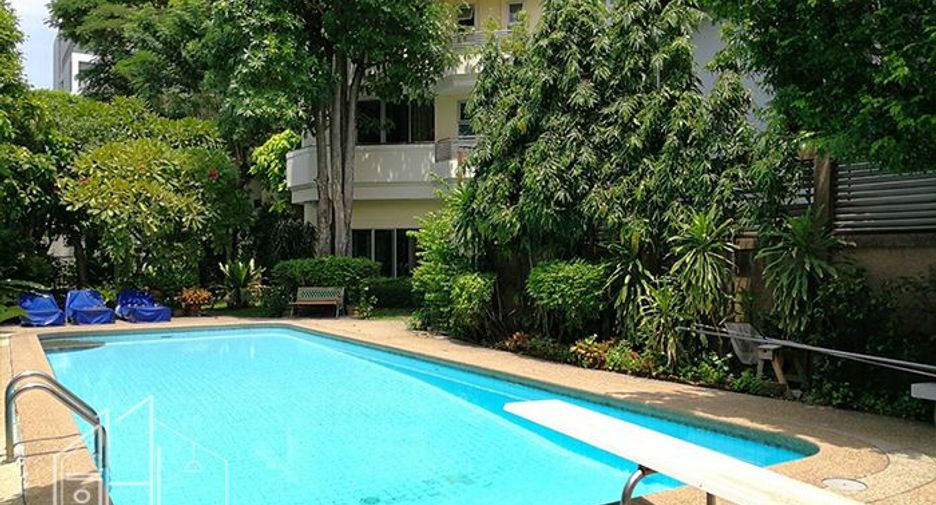 Condo en alquiler de 3 habitaciones en Khlong Toei, Bangkok