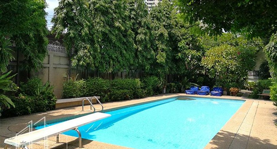 Condo en alquiler de 3 habitaciones en Khlong Toei, Bangkok