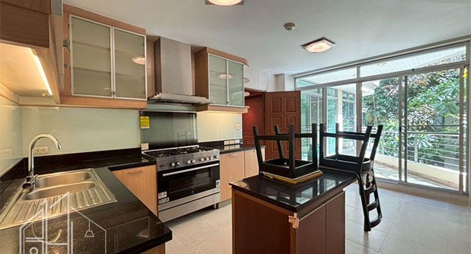 For rent 2 bedrooms condo in Khlong Toei, Bangkok