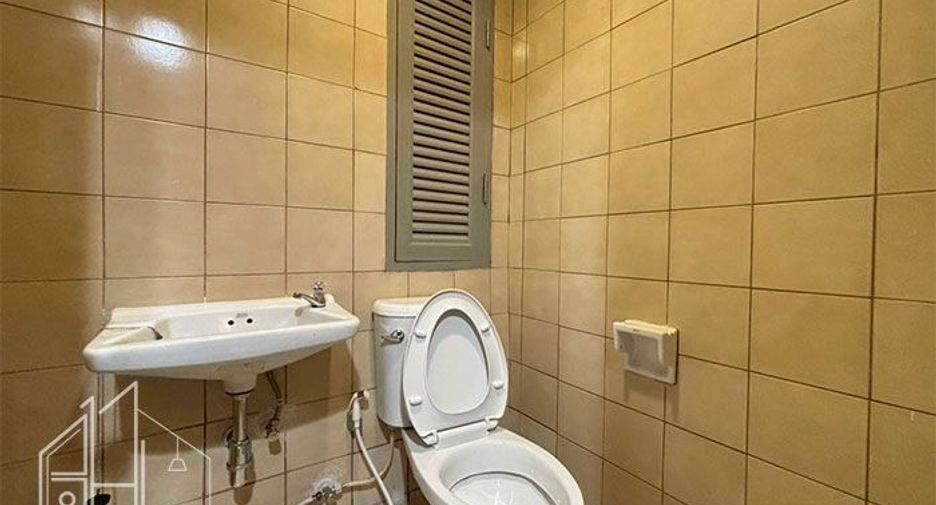 Condo en alquiler de 3 habitaciones en Watthana, Bangkok