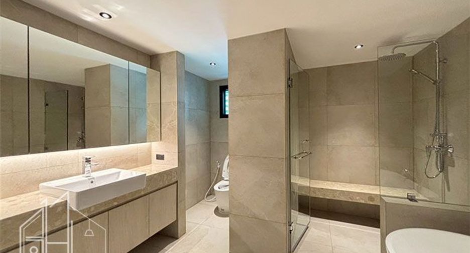 Condo en alquiler de 3 habitaciones en Watthana, Bangkok