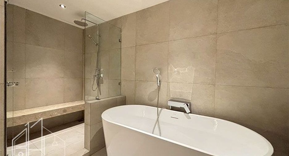 Condo en alquiler de 3 habitaciones en Watthana, Bangkok