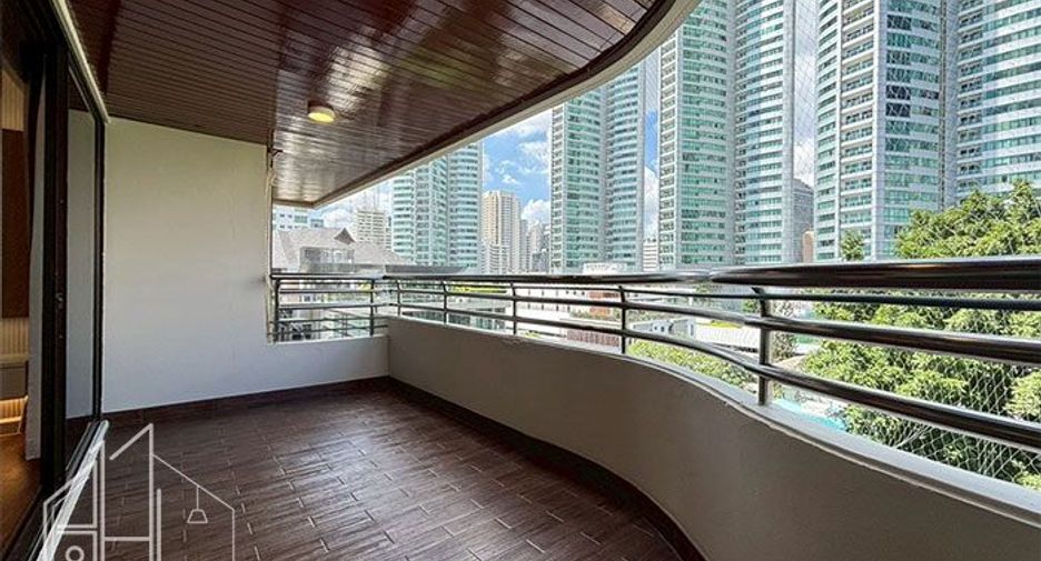 For rent 4 bedrooms condo in Khlong Toei, Bangkok