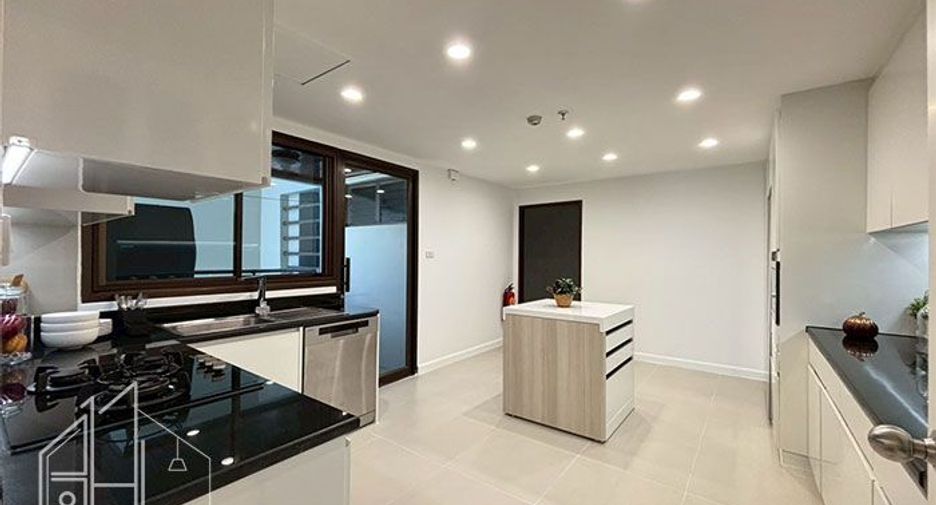 For rent 4 bedrooms condo in Khlong Toei, Bangkok