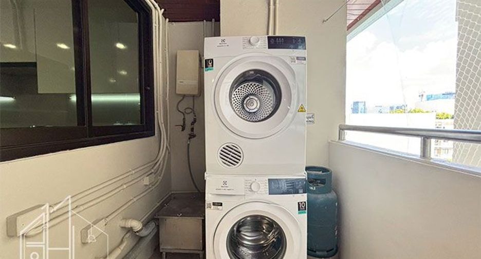For rent 4 bedrooms condo in Khlong Toei, Bangkok