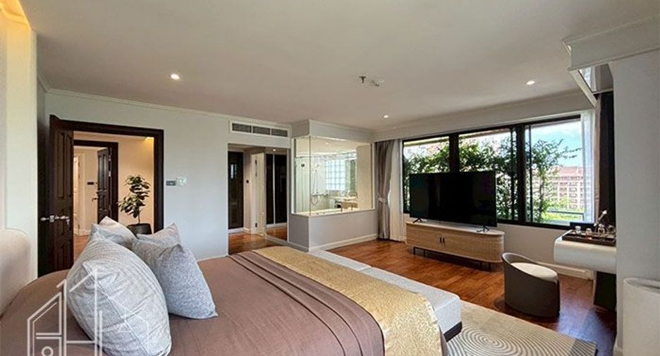 For rent 4 bedrooms condo in Khlong Toei, Bangkok