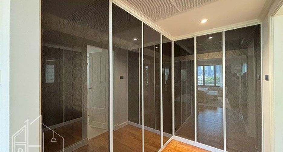 For rent 4 bedrooms condo in Khlong Toei, Bangkok