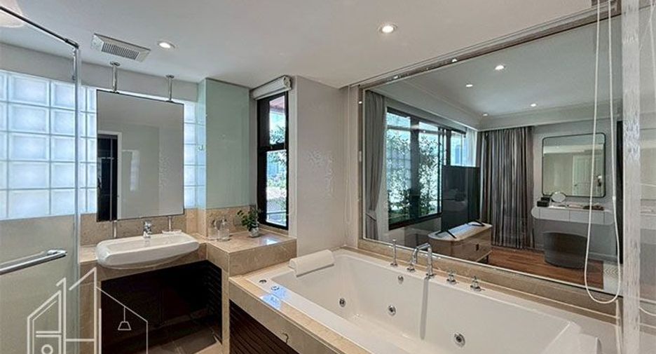 For rent 4 bedrooms condo in Khlong Toei, Bangkok