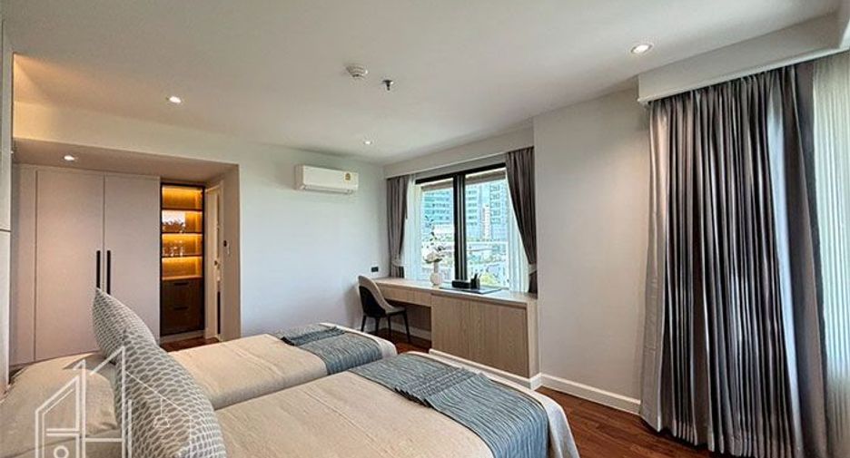 For rent 4 bedrooms condo in Khlong Toei, Bangkok